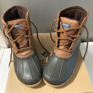 New Boys Sperry Snowboots